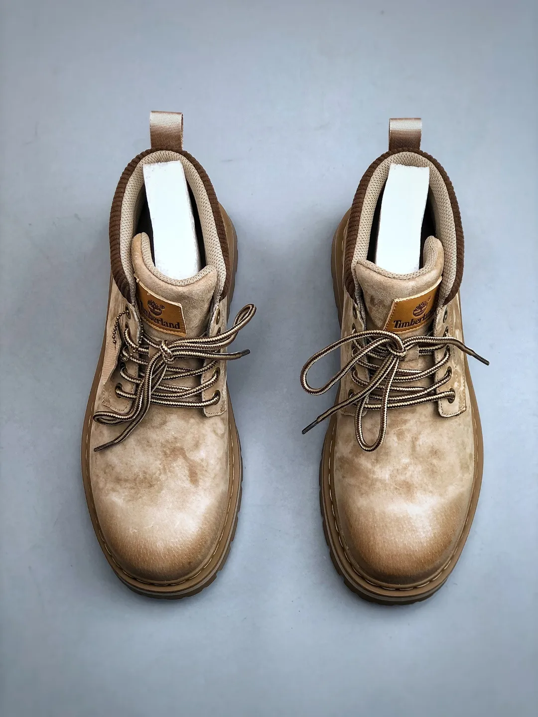 Local pick-up 💰560 supports store release. New goods 🚀 #Timberland Timberland/Timberland classic outdoor casual rhubarb boots series. Guangdong factory quality, original box and original packaging. The fabric is made of Italian 🇮🇹 top-grade frosted fine-grained cowhide. It is paired with anti-odor and anti-corrosion genuine leather latex insoles to give you a perfect wearing experience. The quality is exquisite and durable. A must-have for sportsmen. Specially designed to handle handsomeness. High-quality and first-class foot feel. Size: 38-44 (leather shoe size)